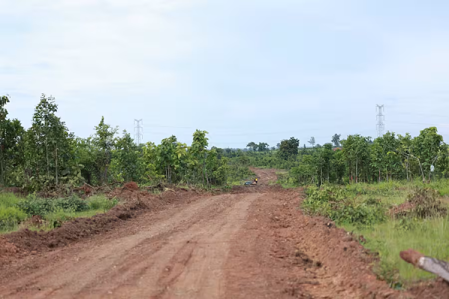 ឯកឧត្តម គន់ គីម អញ្ជើញចុះពិនិត្យទីតាំងដីសម្បទានសង្គមកិច្ចសម្រាប់សាងសង់ផ្ទះជូនអតីតយុទ្ធជន និងនិវត្តជន - Image 17