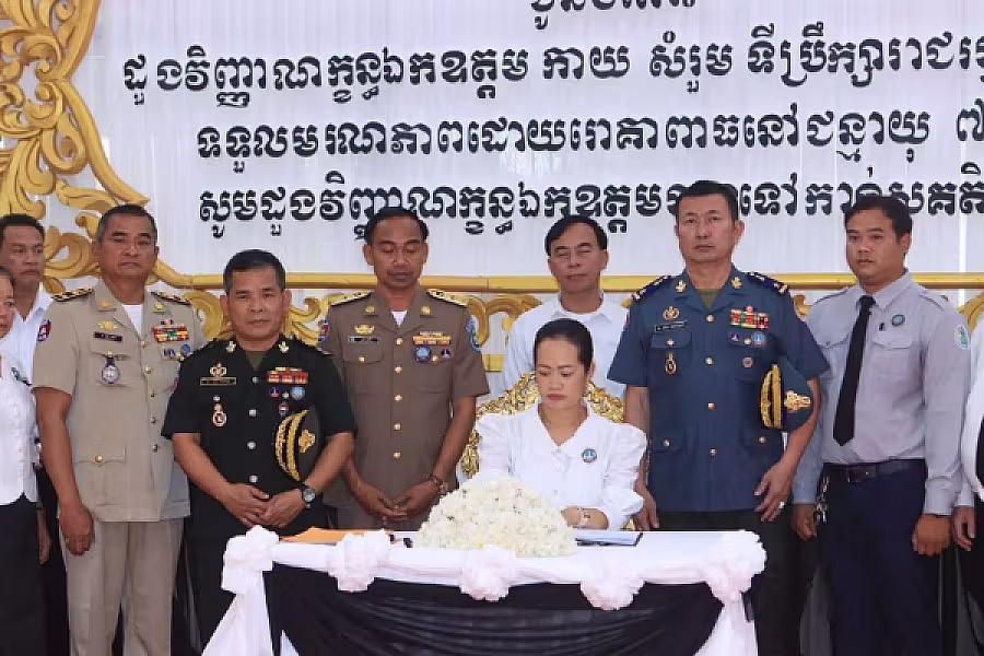 លោកជំទាវ ឈី វ៉ា អញ្ជើញដឹកនាំគណៈប្រតិភូ អ.ន.ក. នាំយកថវិកាបេឡាមរណសង្គ្រោះ និងអំណោយជូនគ្រួសារ ឯកឧត្តម កាយ សំរួម - Image 8