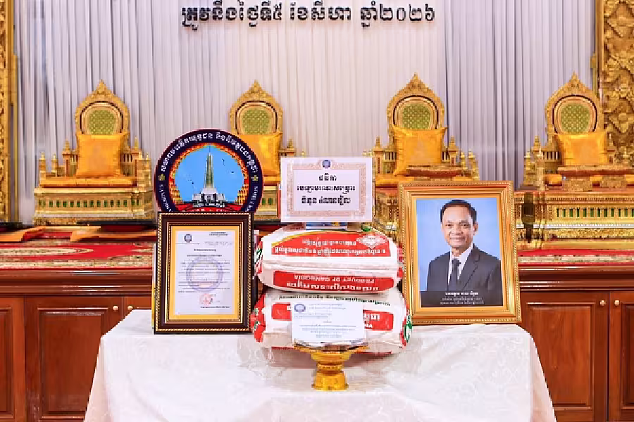 លោកជំទាវ ឈី វ៉ា អញ្ជើញដឹកនាំគណៈប្រតិភូ អ.ន.ក. នាំយកថវិកាបេឡាមរណសង្គ្រោះ និងអំណោយជូនគ្រួសារ ឯកឧត្តម កាយ សំរួម - Image 9