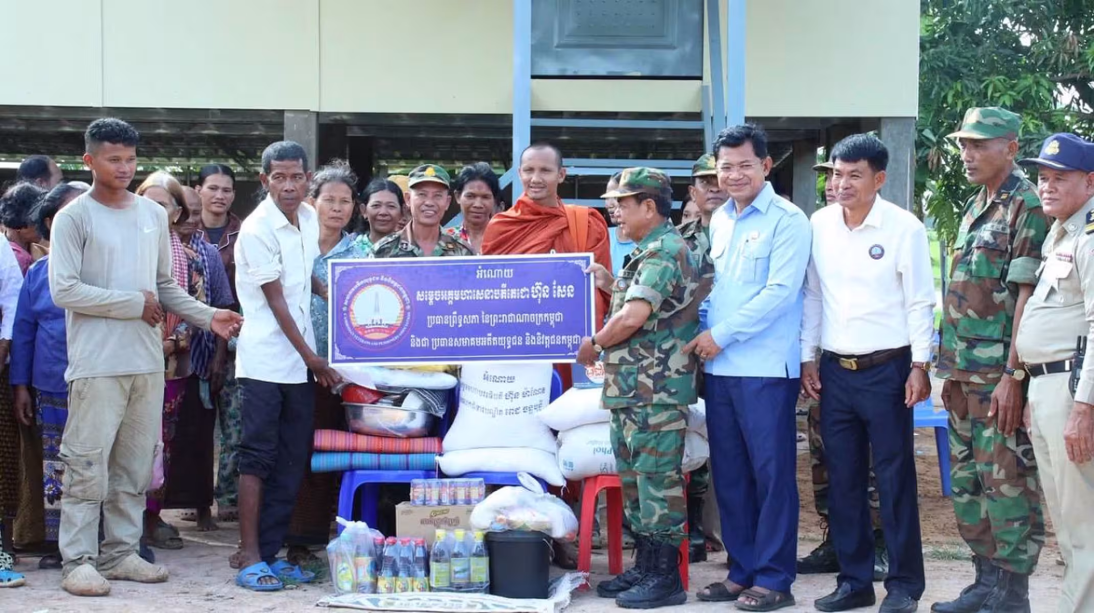 អ.ន.ក.ខេត្តកំពង់ធំ ប្រគល់ផ្ទះ១ខ្នង ជាអំណោយរបស់សម្តេចតេជោ ហ៊ុន សែន ជូនគ្រួសារអតីតយុទ្ធជន 