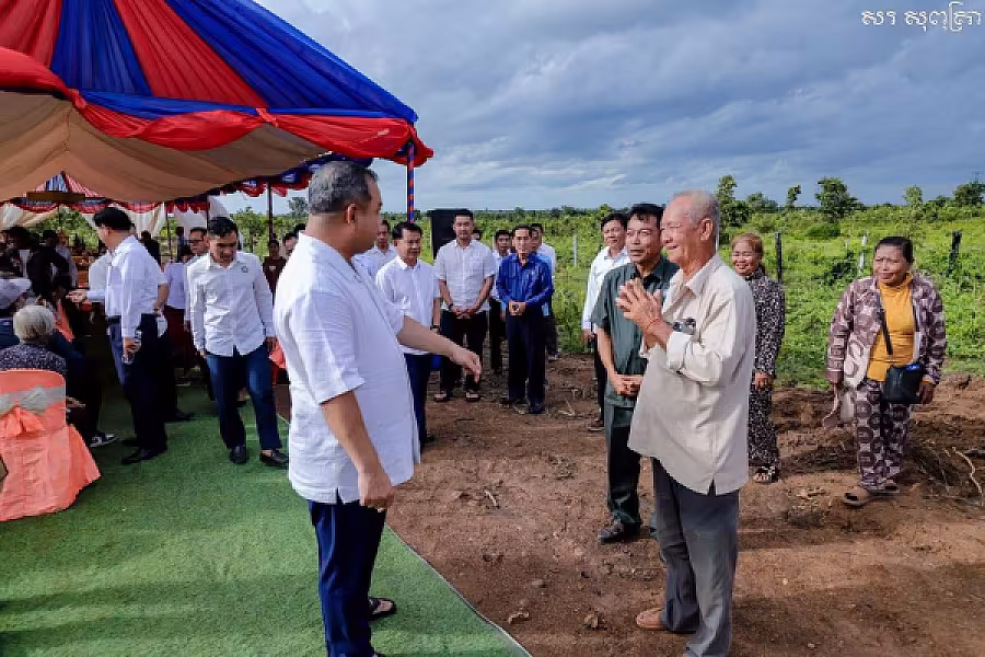 អ.ន.ក.ខេត្តស្ទឹងត្រែង រៀបចំពិធីបើកការដ្ឋានសាងសង់ផ្ទះជូនអតីតយុទ្ធជន និងនិវត្តជន - Image 16