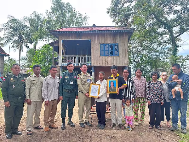 អ.ន.ក.ខេត្តកំពង់ឆ្នាំង ចុះប្រគល់ថវិកាបេឡាមរណសង្គ្រោះជូនគ្រួសារសពជាសមាជិក - Image 5
