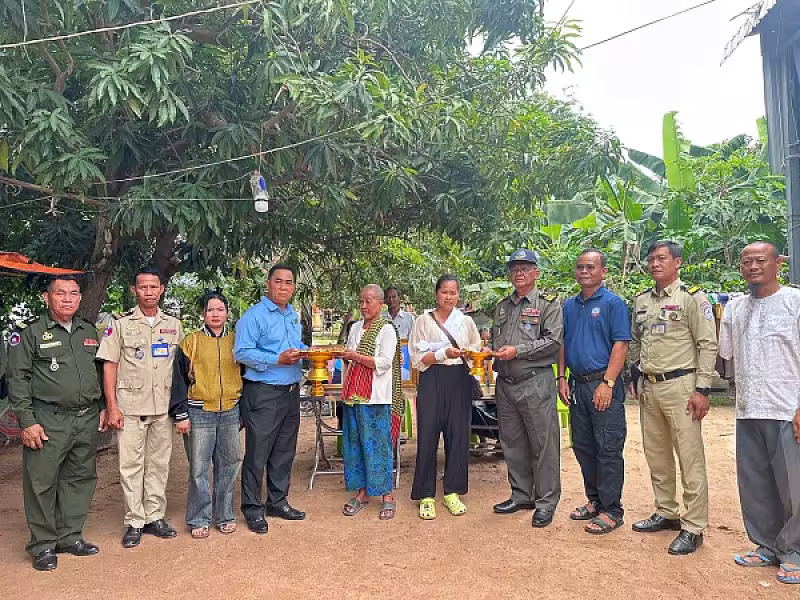 អ.ន.ក.ខេត្តកំពង់ឆ្នាំង ចុះប្រគល់ថវិកាបេឡាមរណសង្គ្រោះជូនគ្រួសារសពជាសមាជិក - Image 6