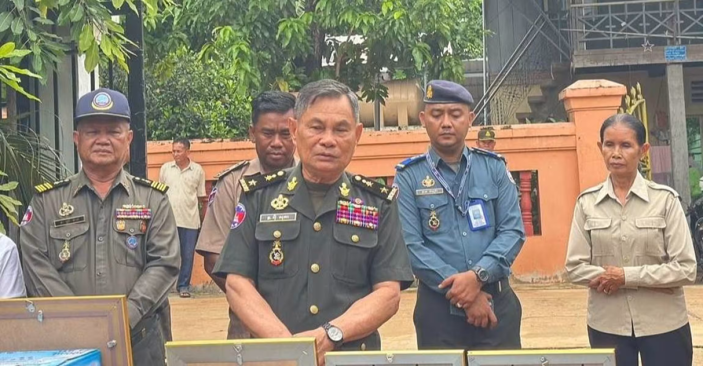 អ.ន.ក.ខេត្តកំពង់ឆ្នាំង ចុះប្រគល់ថវិកាបេឡាមរណសង្គ្រោះជូនគ្រួសារសពជាសមាជិក