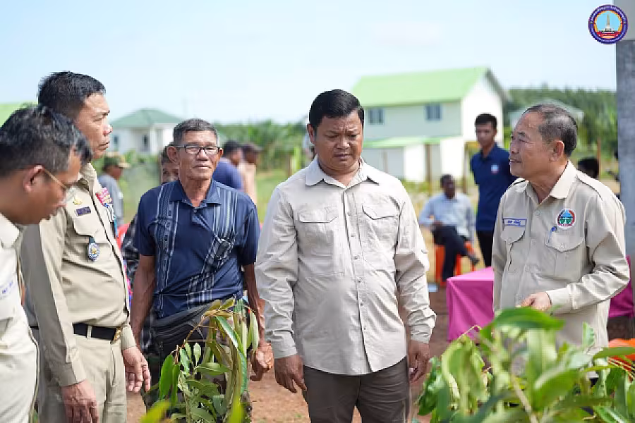 អ.ន.ក. ខេត្តត្បូងឃ្មុំ ចុះសួរសុខទុក្ខ និងចែកកូនឈើហូបផ្លែជូនអតីតយុទ្ធមិត្តឆ្នាំ១៩៧៨ នៅស្រុកមេមត់ - Image 2