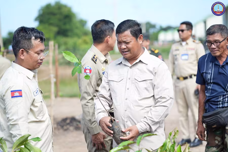 អ.ន.ក. ខេត្តត្បូងឃ្មុំ ចុះសួរសុខទុក្ខ និងចែកកូនឈើហូបផ្លែជូនអតីតយុទ្ធមិត្តឆ្នាំ១៩៧៨ នៅស្រុកមេមត់ - Image 5