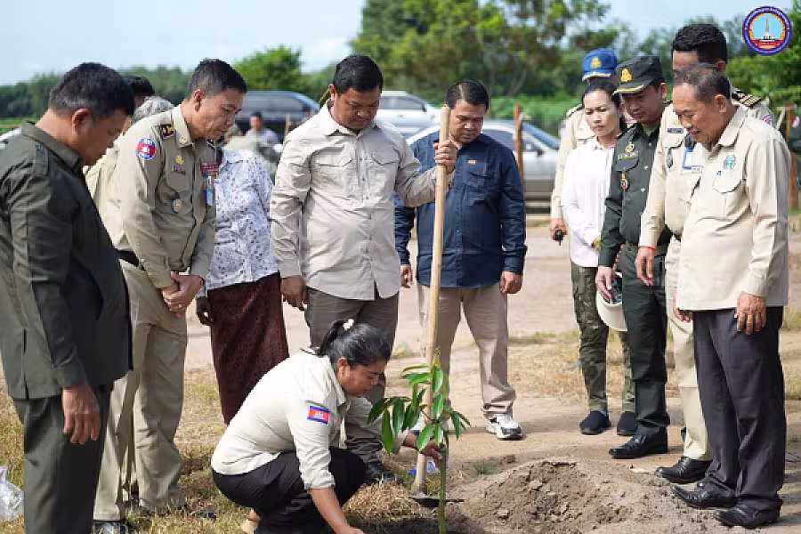 អ.ន.ក. ខេត្តត្បូងឃ្មុំ ចុះសួរសុខទុក្ខ និងចែកកូនឈើហូបផ្លែជូនអតីតយុទ្ធមិត្តឆ្នាំ១៩៧៨ នៅស្រុកមេមត់ - Image 8