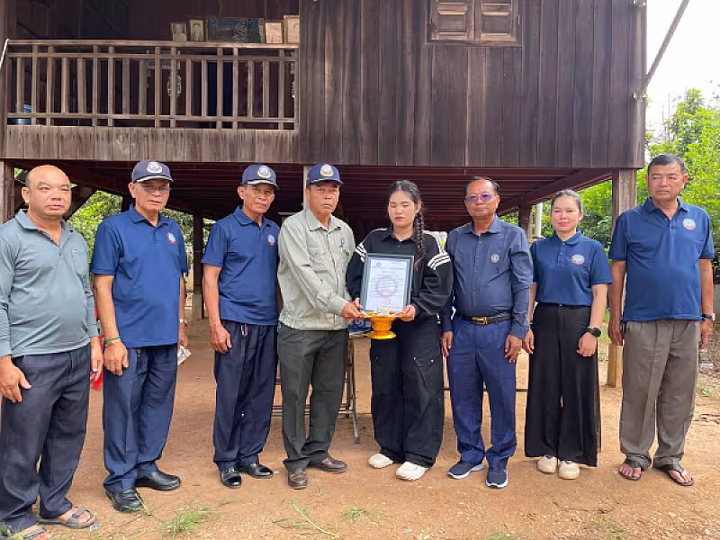 អ.ន.ក. ខេត្តស្ទឹងត្រែង នាំយកអំណោយ និងថវិកាបេឡាមរណសង្គ្រោះជូនគ្រួសារសពសមាជិកចំនួន ៣គ្រួសារ - Image 3