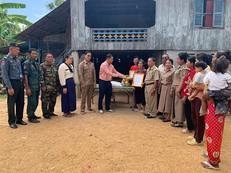 អ.ន.ក.ស្រុកកោះអណ្តែត ចុះប្រគល់ថវិកាបេឡាមរណសង្គ្រោះជូនគ្រួសារសពជាសមាជិក - Image 3