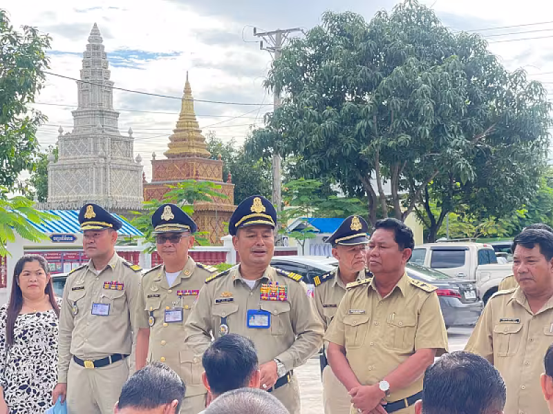 តំណាង ស.អ.ក.រាជធានីភ្នំពេញចុះជួបសំណេះសំណាលសាកសួរសុខទុក្ខអតីតយុទ្ធជន២៦គ្រួសារនៅសង្កាត់ព្រៃស - Image 3