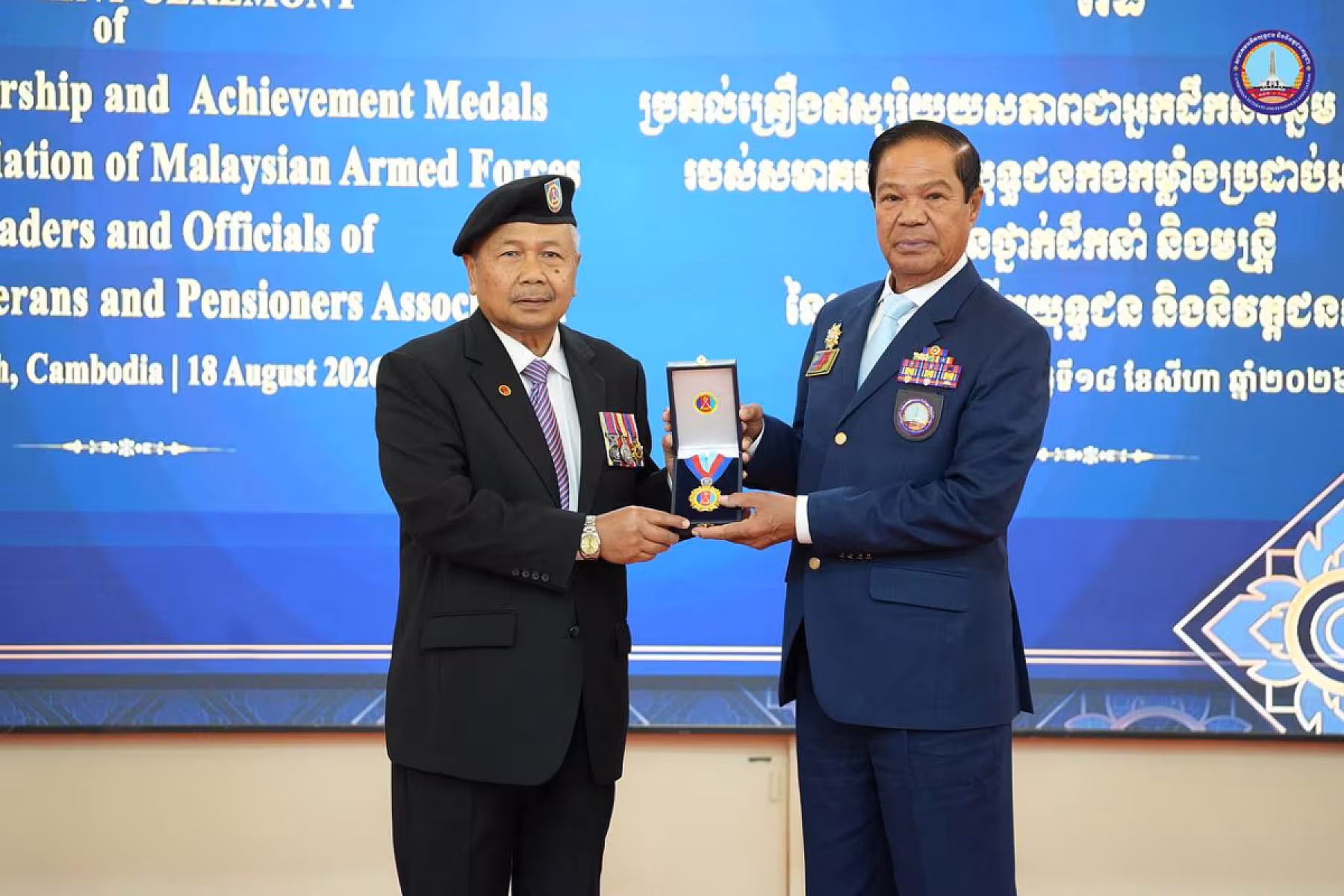 ឯកឧត្តម គន់ គីម ទទួលគ្រឿងឥស្សរិយយសជាន់ខ្ពស់ពីសមាគមអតីតយុទ្ធជន ម៉ាឡេស៊ី