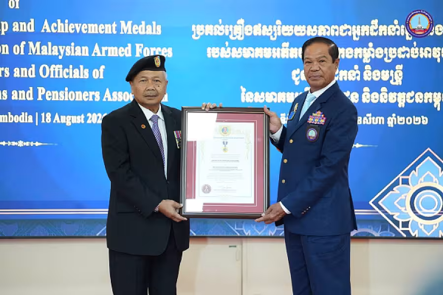 ឯកឧត្តម គន់ គីម ទទួលគ្រឿងឥស្សរិយយសជាន់ខ្ពស់ពីសមាគមអតីតយុទ្ធជន ម៉ាឡេស៊ី - Image 2