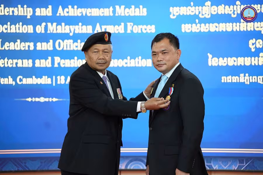 ឯកឧត្តម គន់ គីម ទទួលគ្រឿងឥស្សរិយយសជាន់ខ្ពស់ពីសមាគមអតីតយុទ្ធជន ម៉ាឡេស៊ី - Image 4