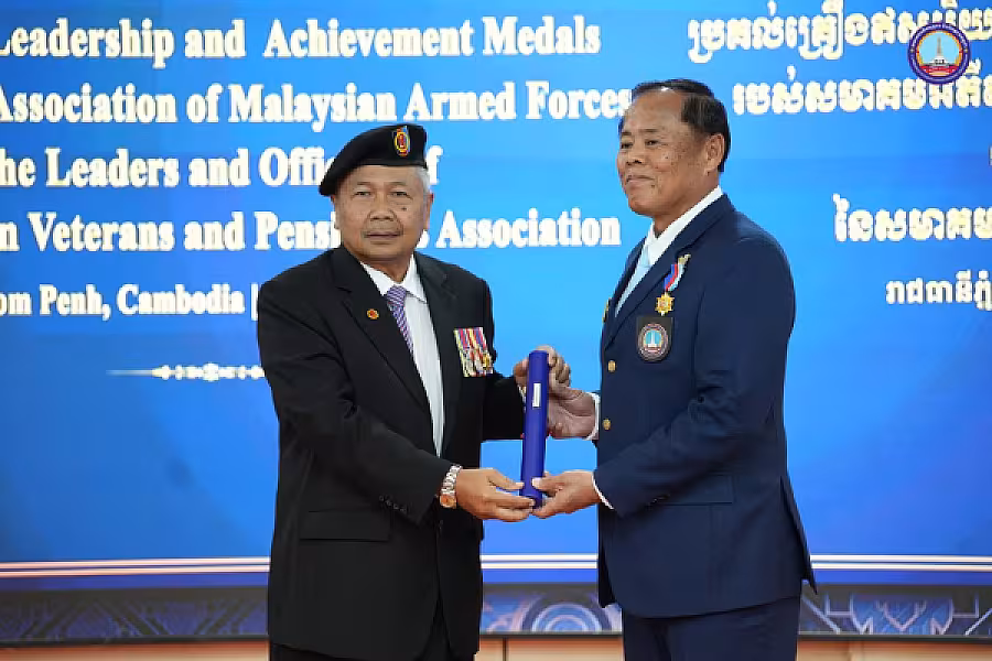 ឯកឧត្តម គន់ គីម ទទួលគ្រឿងឥស្សរិយយសជាន់ខ្ពស់ពីសមាគមអតីតយុទ្ធជន ម៉ាឡេស៊ី - Image 10