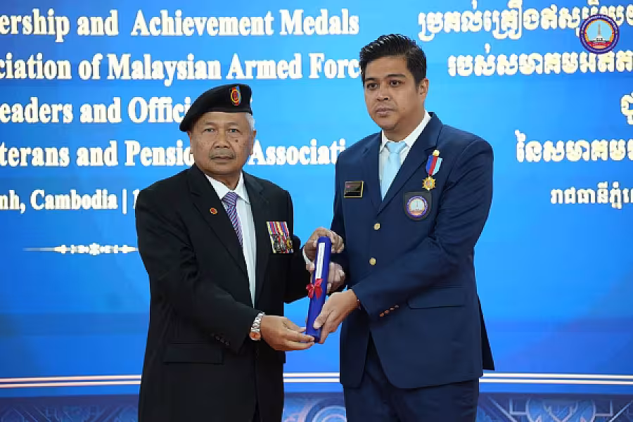 ឯកឧត្តម គន់ គីម ទទួលគ្រឿងឥស្សរិយយសជាន់ខ្ពស់ពីសមាគមអតីតយុទ្ធជន ម៉ាឡេស៊ី - Image 11