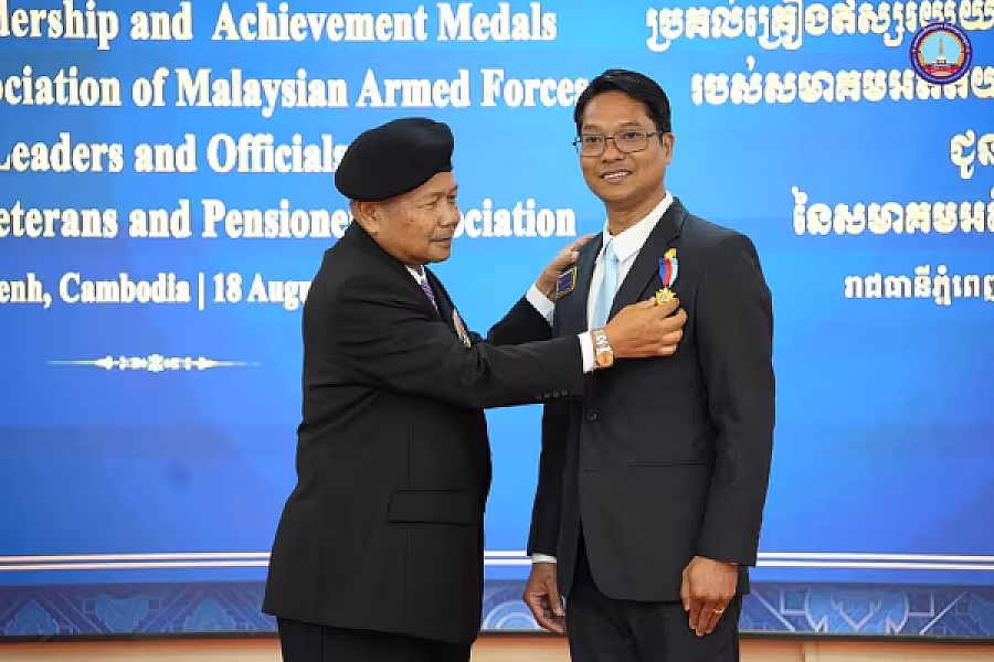 ឯកឧត្តម គន់ គីម ទទួលគ្រឿងឥស្សរិយយសជាន់ខ្ពស់ពីសមាគមអតីតយុទ្ធជន ម៉ាឡេស៊ី - Image 13