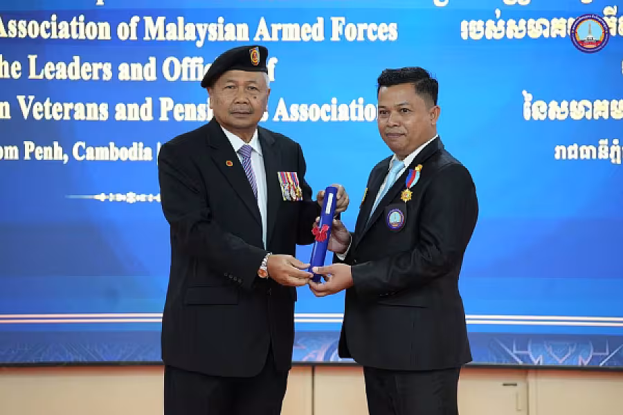 ឯកឧត្តម គន់ គីម ទទួលគ្រឿងឥស្សរិយយសជាន់ខ្ពស់ពីសមាគមអតីតយុទ្ធជន ម៉ាឡេស៊ី - Image 17