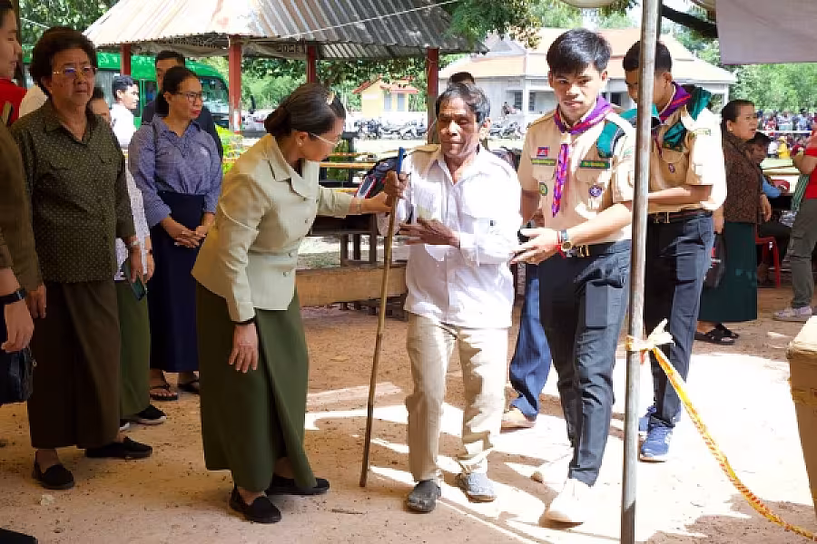 សម្តេចកិត្តិសង្គហបណ្ឌិត ម៉ែន សំអន អញ្ជើញជួបសំណេះសំណាលជាមួយអតីតយុទ្ធជននៅស្រុករមាសហែក និងស្រុកកំពង់រោទិ៍ខេត្តស្វាយរៀង - Image 10