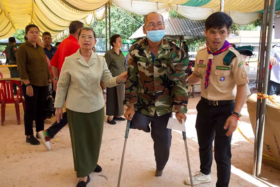 សម្តេចកិត្តិសង្គហបណ្ឌិត ម៉ែន សំអន អញ្ជើញជួបសំណេះសំណាលជាមួយអតីតយុទ្ធជននៅស្រុករមាសហែក និងស្រុកកំពង់រោទិ៍ខេត្តស្វាយរៀង - Image 14