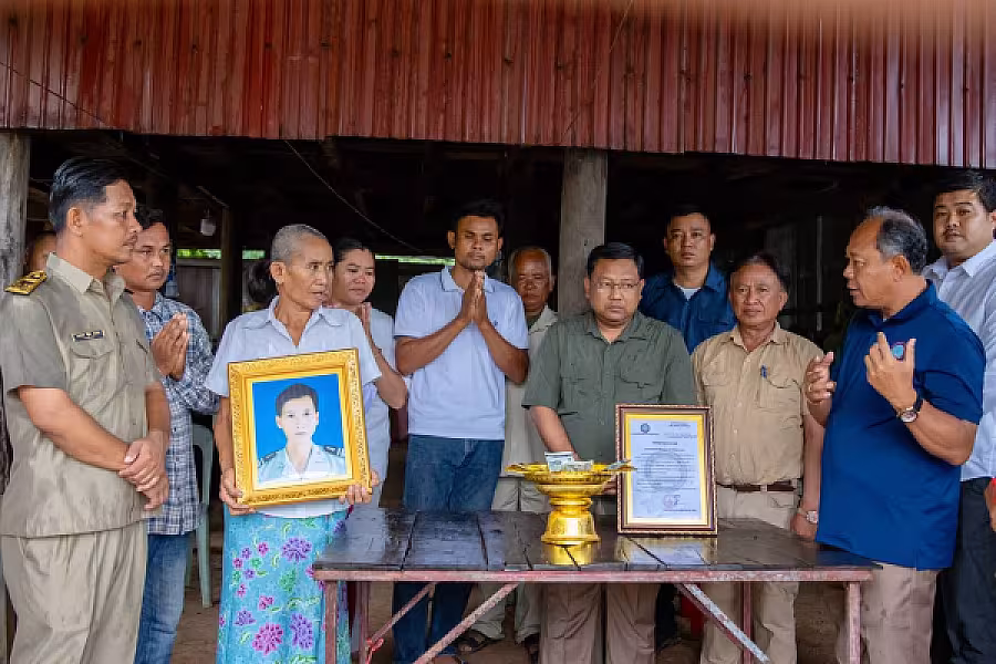 អ.ន.ក. ខេត្តបន្ទាយមានជ័យ នាំយកថវិកាបេឡាមរណសង្គ្រោះជូនគ្រួសារសពសមាជិក ៥គ្រួសារ - Image 5