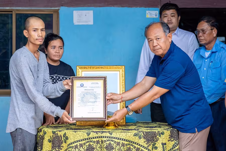 អ.ន.ក. ខេត្តបន្ទាយមានជ័យ នាំយកថវិកាបេឡាមរណសង្គ្រោះជូនគ្រួសារសពសមាជិក ៥គ្រួសារ - Image 7