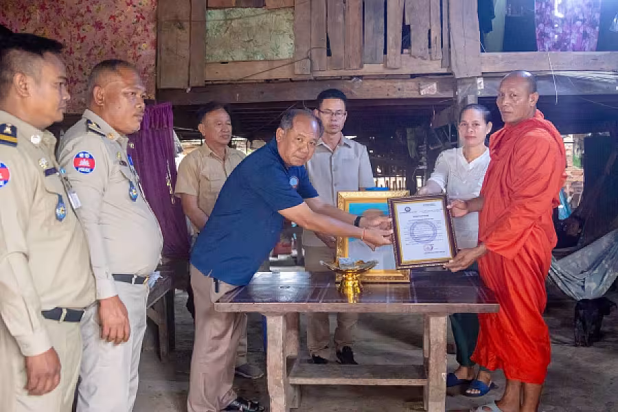អ.ន.ក. ខេត្តបន្ទាយមានជ័យ នាំយកថវិកាបេឡាមរណសង្គ្រោះជូនគ្រួសារសពសមាជិក ៥គ្រួសារ - Image 10
