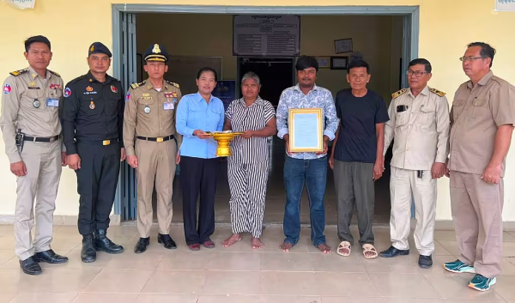 អ.ន.ក. ស្រុករុក្ខគិរី នាំយកថវិកាមរណសង្គ្រោះជូនគ្រួសារសមាជិក