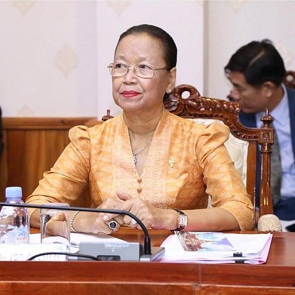 លោកជំទាវ គ្រួច សំអាន អនុប្រធានគណៈកម្មការនីតិកម្ម និងយុត្តិធម៌ នៃរដ្ឋសភា ចូលរួមថវិកាចំនួន ២លានរៀលដើម្បីរៀបចំមហាសន្និបាតវិសាមញ្ញតំណាងសមាគមអតីតយុទ្ធជនកម្ពុជា ទូទាំងប្រទេស