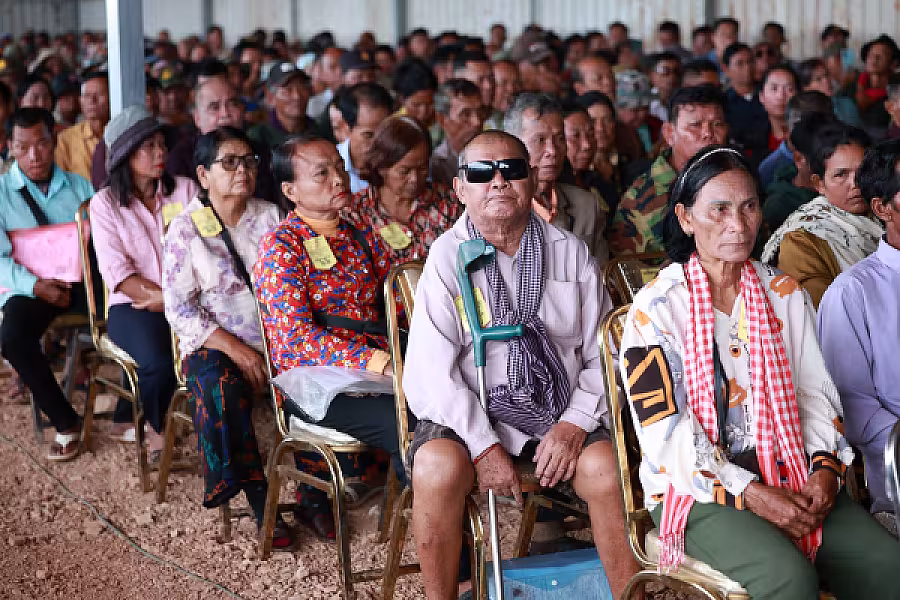 ឯកឧត្តម គន់ គីម អញ្ជើញប្រគល់ផ្ទះចំនួន ២០០ខ្នង ជាអំណោយរបស់សម្តេចតេជោ ហ៊ុន សែន ជូនអតីតយុទ្ធជន និងនិវត្តជន ក្នុងខេត្តបាត់ដំបង - Image 17