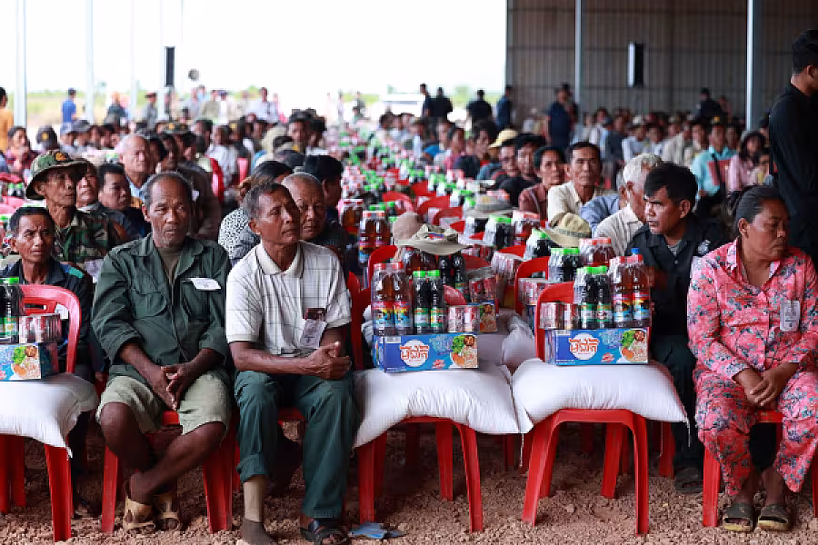 ឯកឧត្តម គន់ គីម អញ្ជើញប្រគល់ផ្ទះចំនួន ២០០ខ្នង ជាអំណោយរបស់សម្តេចតេជោ ហ៊ុន សែន ជូនអតីតយុទ្ធជន និងនិវត្តជន ក្នុងខេត្តបាត់ដំបង - Image 20