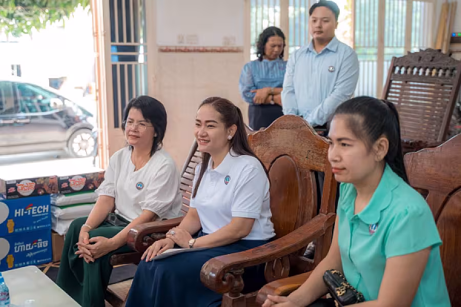 លោកជំទាវ ទុយ សិរីរតនៈ នេត្រភក្ត្រា អញ្ជើនាំយកអំណោយ និងចុះសួរសុខទុក្ខអតីតមន្ត្រីរាជការក្រសួងព័ត៌មាន ចំនួន ៣រូប - Image 5