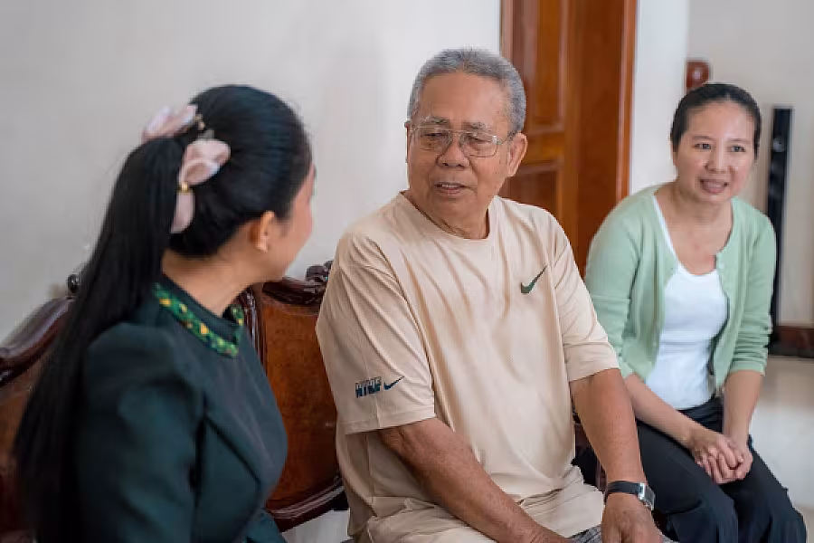 លោកជំទាវ ទុយ សិរីរតនៈ នេត្រភក្ត្រា អញ្ជើនាំយកអំណោយ និងចុះសួរសុខទុក្ខអតីតមន្ត្រីរាជការក្រសួងព័ត៌មាន ចំនួន ៣រូប - Image 8