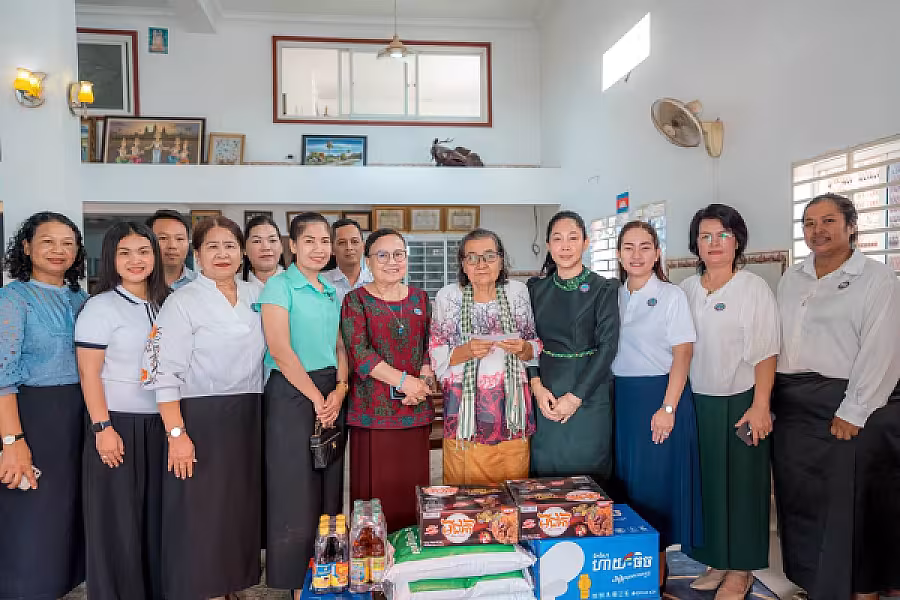 លោកជំទាវ ទុយ សិរីរតនៈ នេត្រភក្ត្រា អញ្ជើនាំយកអំណោយ និងចុះសួរសុខទុក្ខអតីតមន្ត្រីរាជការក្រសួងព័ត៌មាន ចំនួន ៣រូប - Image 9