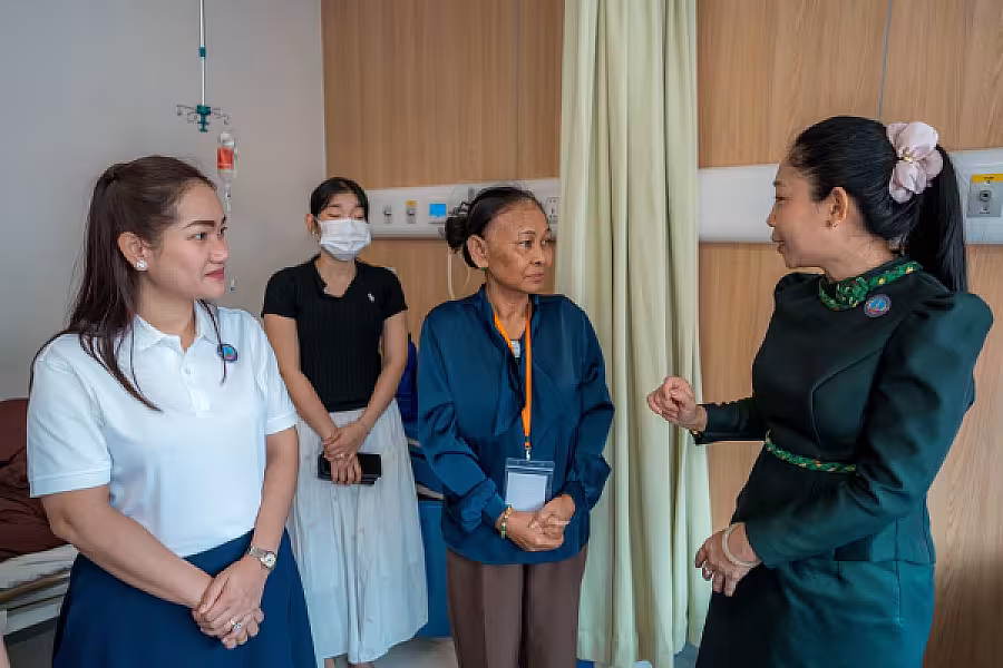 លោកជំទាវ ទុយ សិរីរតនៈ នេត្រភក្ត្រា អញ្ជើនាំយកអំណោយ និងចុះសួរសុខទុក្ខអតីតមន្ត្រីរាជការក្រសួងព័ត៌មាន ចំនួន ៣រូប - Image 12