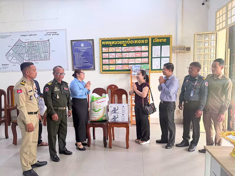 អ.ន.ក.ខណ្ឌបឹងកេងកង នាំយកថវិកាបេឡាមរណសង្គ្រោះជូនគ្រួសារសពសមាជិក - Image 3
