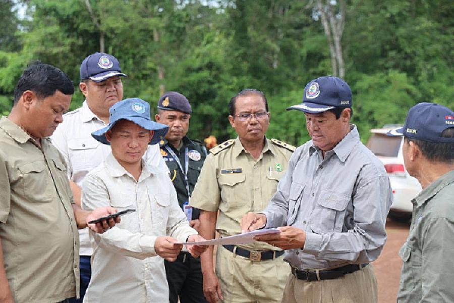 ឯកឧត្តមកិត្តិសង្គហបណ្ឌិត គន់ គីម ទេសរដ្ឋមន្ត្រី អគ្គលេខាធិការសមាគមអតីតយុទ្ធជនកម្ពុជា ចុះពិនិត្យដីសង្គមកិច្ចសម្រាប់លំនៅដ្ឋានអតីតយុទ្ធជន - Image 3