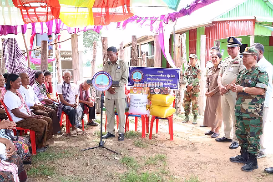 អ.ន.ក.ខេត្តកំពង់ធំ​ ប្រគល់ផ្ទះថ្មីអំណោយ​ដ៏​ថ្លៃថ្លា​របស់​សម្តេច​តេជោ​ហ៊ុន​ សែន ​ជូនគ្រួសារអតីតយុទ្ធជនពលី - Image 4