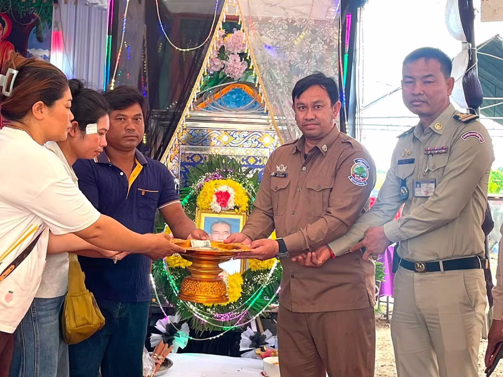 អ.ន.ក.ស្រុកសង្កែ ចុះប្រគល់ថវិកាបេឡាមរណសង្គ្រោះជូនគ្រួសារសពជាសមាជិក
