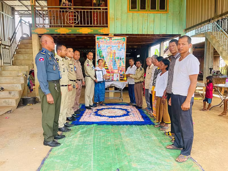 អ.ន.ក.ខេត្តកំពង់ស្ពឺ ចុះប្រគល់ថវិកាបេឡាមរណសង្គ្រោះជូនសមាជិកចំនួន ៧គ្រួសារ - Image 2