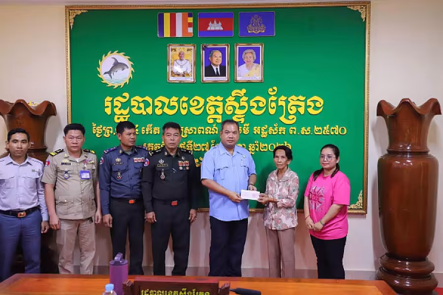 ឯកឧត្តម សរ សុពុត្រា អញ្ជើញជាអធិបតីក្នុងពិធីប្រគល់ប្រាក់គោលនយោបាយរបបសន្តិសុខសង្គមជូនគ្រួសារសពសមាជិកចំនួន ៧គ្រួសារ - Image 2