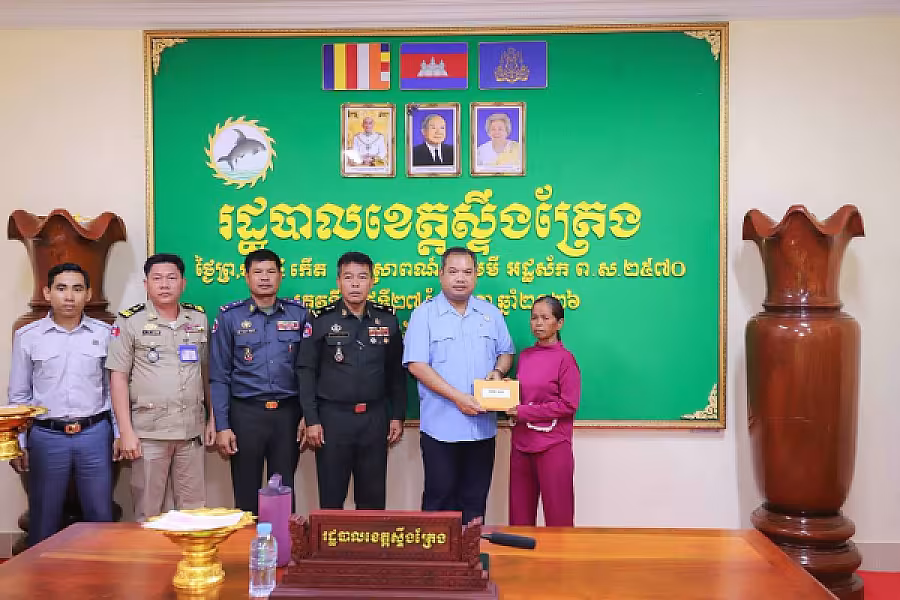 ឯកឧត្តម សរ សុពុត្រា អញ្ជើញជាអធិបតីក្នុងពិធីប្រគល់ប្រាក់គោលនយោបាយរបបសន្តិសុខសង្គមជូនគ្រួសារសពសមាជិកចំនួន ៧គ្រួសារ - Image 4
