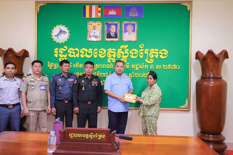 ឯកឧត្តម សរ សុពុត្រា អញ្ជើញជាអធិបតីក្នុងពិធីប្រគល់ប្រាក់គោលនយោបាយរបបសន្តិសុខសង្គមជូនគ្រួសារសពសមាជិកចំនួន ៧គ្រួសារ - Image 5