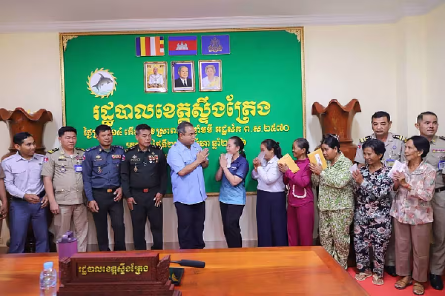 ឯកឧត្តម សរ សុពុត្រា អញ្ជើញជាអធិបតីក្នុងពិធីប្រគល់ប្រាក់គោលនយោបាយរបបសន្តិសុខសង្គមជូនគ្រួសារសពសមាជិកចំនួន ៧គ្រួសារ - Image 9