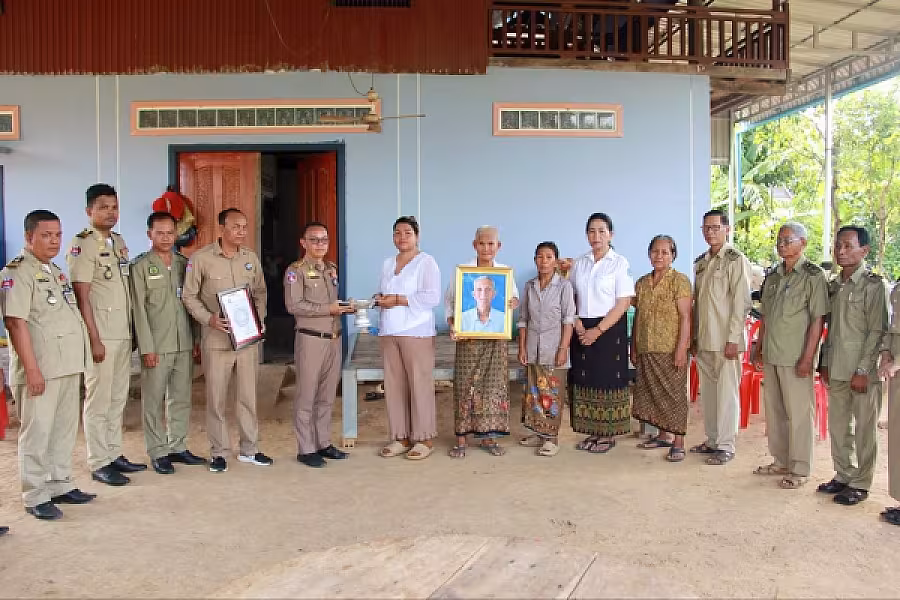 អ.ន.ក.ស្រុកក្រឡាញ់ ចុះប្រគល់ថវិកាបេឡាមរណសង្គ្រោះជូនគ្រួសារសពជាសមាជិក - Image 2