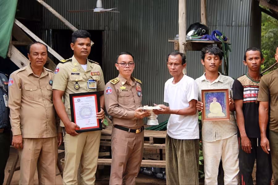 អ.ន.ក.ស្រុកក្រឡាញ់ ចុះប្រគល់ថវិកាបេឡាមរណសង្គ្រោះជូនគ្រួសារសពជាសមាជិក - Image 4