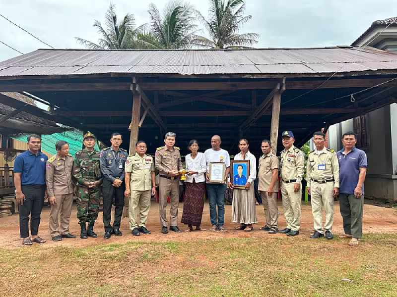 អ.ន.ក.ស្រុកពួក ចុះប្រគល់ថវិកាបេឡាមរណសង្គ្រោះចំនួន ៤គ្រួសារ - Image 9