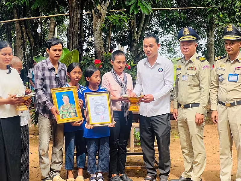អ.ន.ក.ស្រុកប្រាសាទបាគង ចុះប្រគល់ថវិកាបេឡាមរណសង្គ្រោះជូនគ្រួសារសពសមាជិក - Image 2