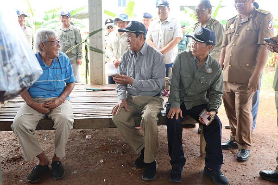 ឯកឧត្តមកិត្តិសង្គហបណ្ឌិត គន់ គីម ទេសរដ្ឋមន្ត្រី អគ្គលេខាធិការសមាគមអតីតយុទ្ធជនកម្ពុជា ចុះពិនិត្យដីសង្គមកិច្ចសម្រាប់លំនៅដ្ឋានអតីតយុទ្ធជន - Image 5