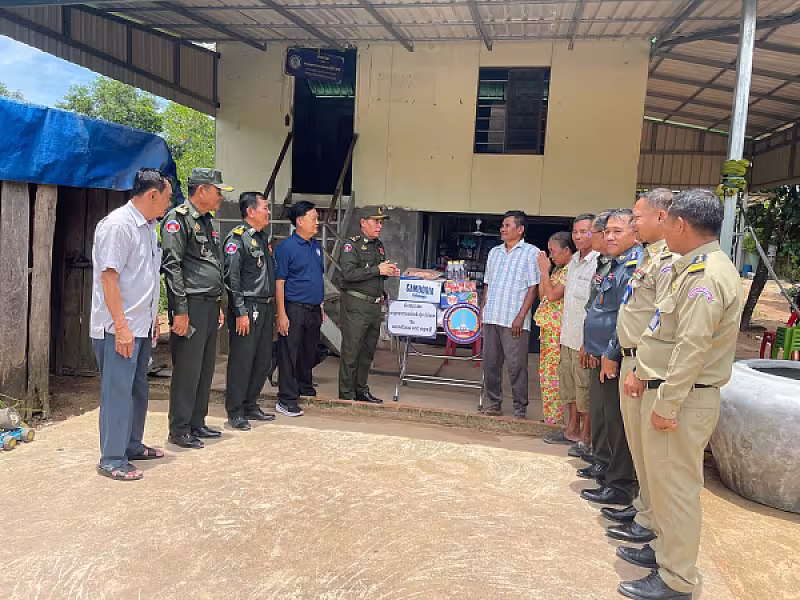 អ.ន.ក.ខេត្តព្រសីហនុ ចុះសួរសុខទុក្ខ និងនាំយកអំណោយជូនគ្រួសារសមាជិកចំនួន ៧គ្រួសារ - Image 8