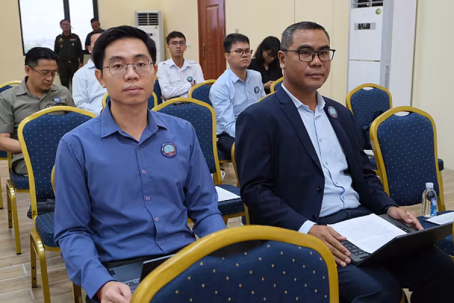 ឯកឧត្តម គន់ គីម អញ្ជើញជាអធិបតីដឹកនាំកិច្ចប្រជុំពិនិត្យការងាររបស់ អ.ន.ក. តាមវិស័យទាំង ១៧ក្រសួង-ស្ថាប័ន - Image 17
